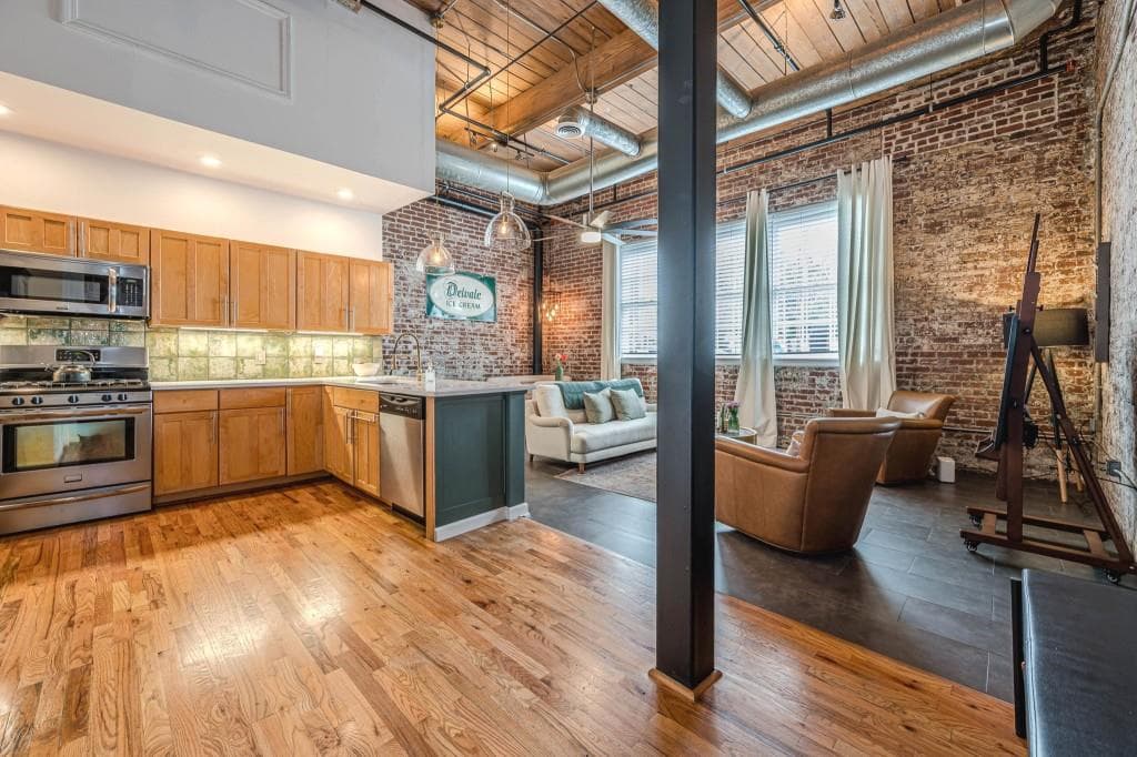 2 bedroom, 2 bathroom, 1,349 sq ft condominium under contract at 320 Martin Luther King Jr Drive 13, Atlanta, GA 30312 — photo 10