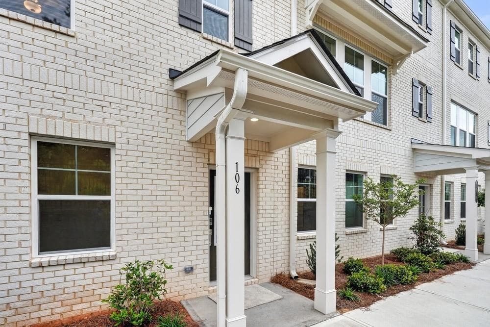 3 bedroom, 4 bathroom, 1,893 sq ft townhouse for sale at 106 Epperly Way, Tucker, GA 30084 — photo 2