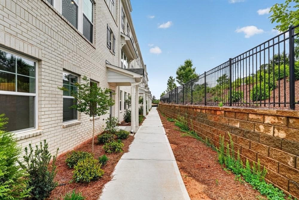 3 bedroom, 4 bathroom, 1,893 sq ft townhouse for sale at 106 Epperly Way, Tucker, GA 30084 — photo 3