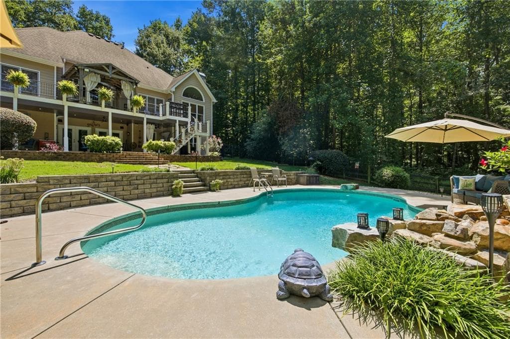 5 bedroom, 4 bathroom, 3,800 sq ft single family residence under contract at 134 Birmingham Walk, Alpharetta, GA 30004 — photo 3
