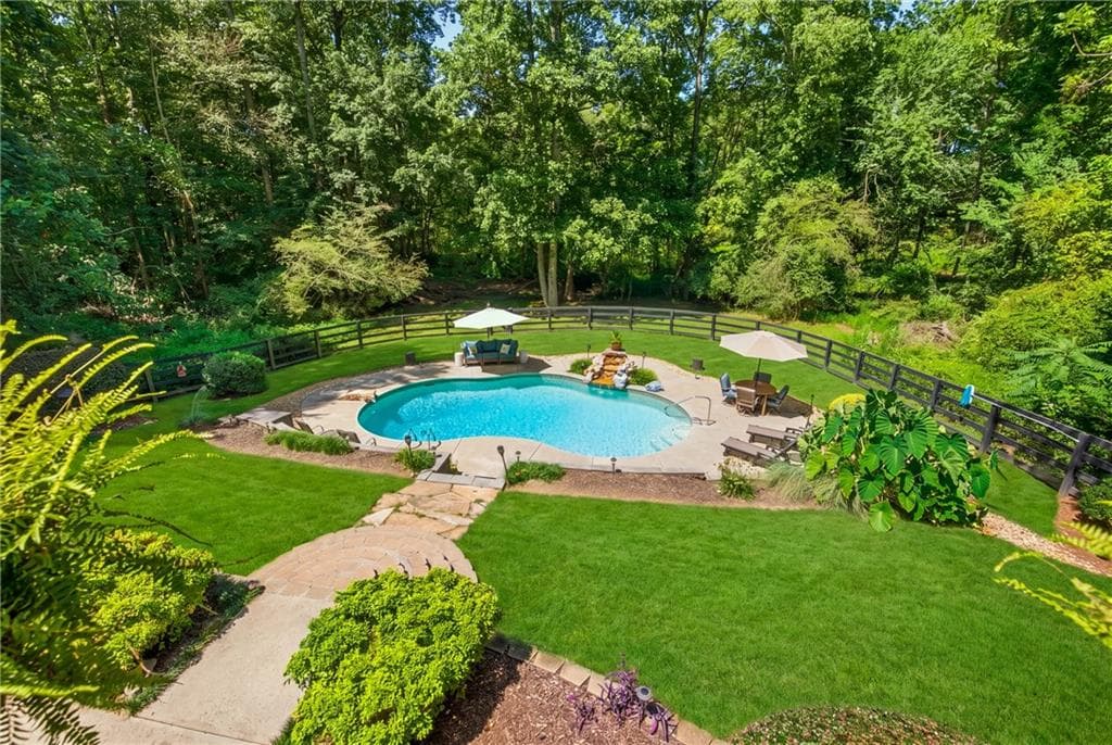 5 bedroom, 4 bathroom, 3,800 sq ft single family residence under contract at 134 Birmingham Walk, Alpharetta, GA 30004 — photo 4