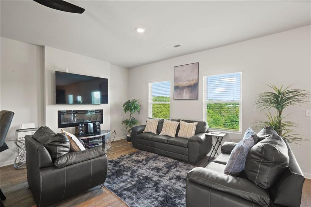 4 bedroom, 3 bathroom, 2,368 sq ft single family residence under contract at 510 Overlook Road, Covington, GA 30014 — photo 5