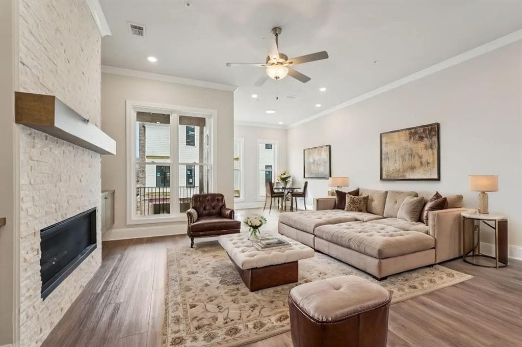 4 bedroom, 4 bathroom, 2,092 sq ft townhouse for sale at 1503 Southbend Cove 436, Cumming, GA 30041 — photo 2