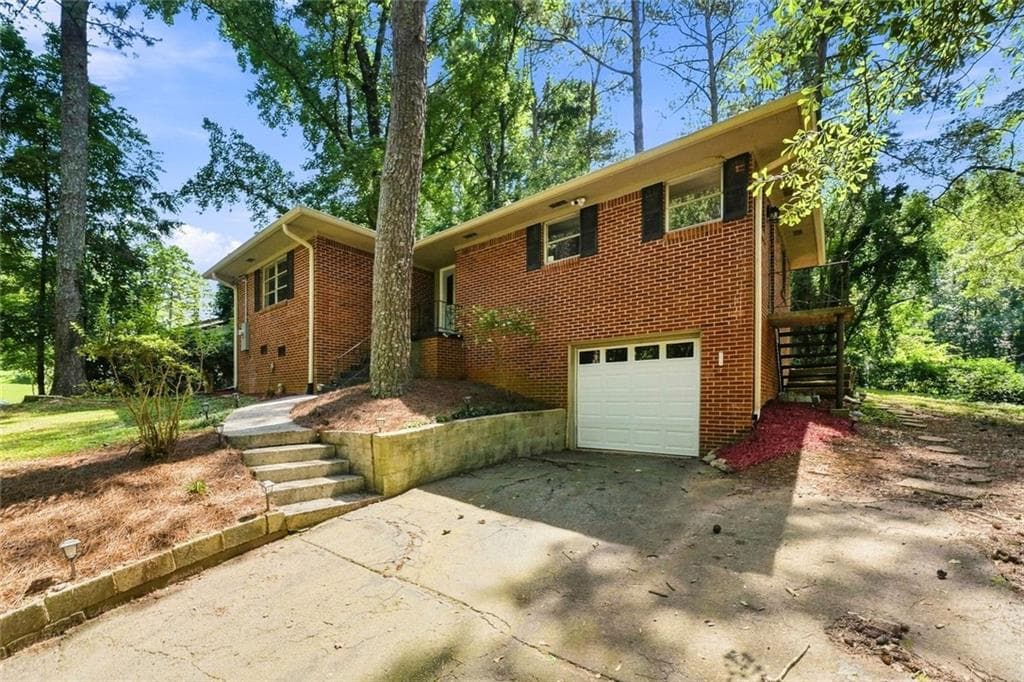 3 bedroom, 2 bathroom, 1,290 sq ft single family residence under contract at 128 Dickson Court, Marietta, GA 30066