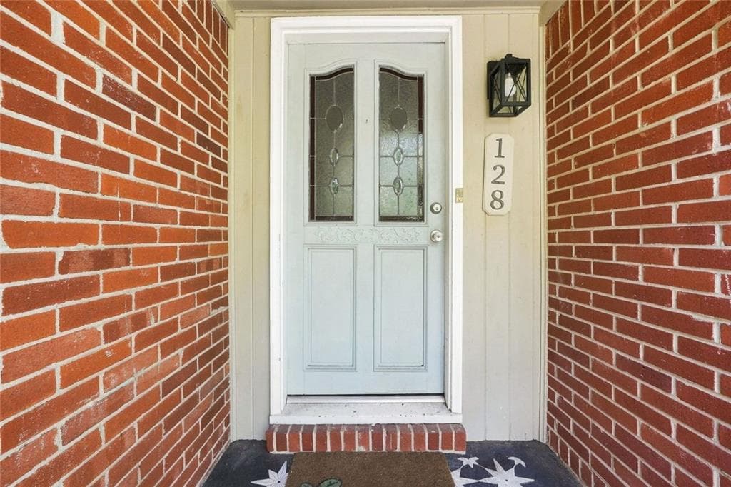 3 bedroom, 2 bathroom, 1,290 sq ft single family residence under contract at 128 Dickson Court, Marietta, GA 30066 — photo 5