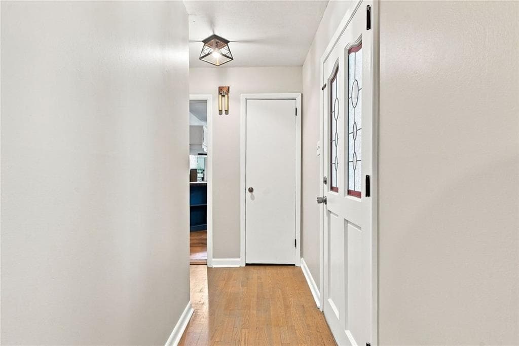 3 bedroom, 2 bathroom, 1,290 sq ft single family residence under contract at 128 Dickson Court, Marietta, GA 30066 — photo 7