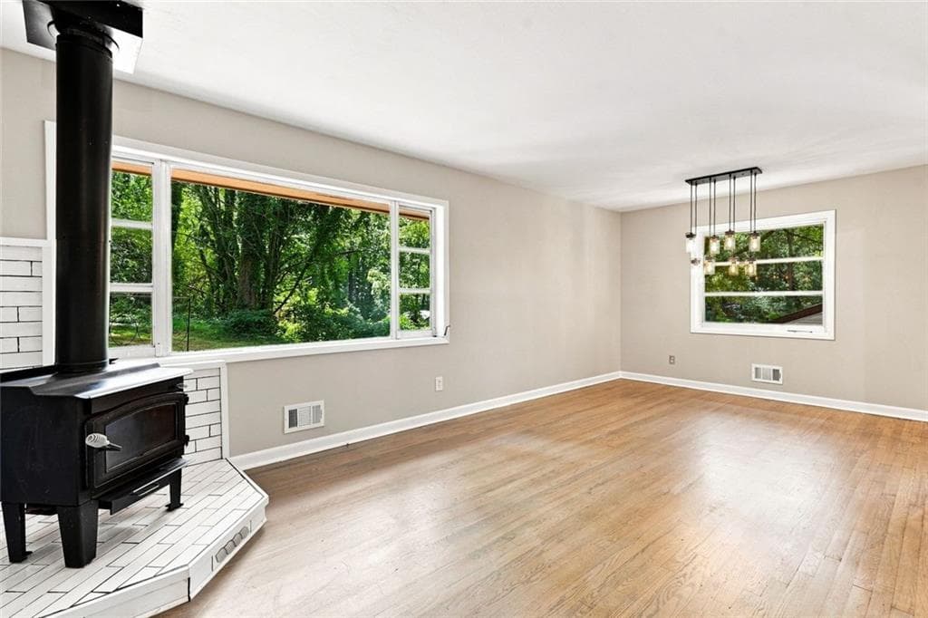 3 bedroom, 2 bathroom, 1,290 sq ft single family residence under contract at 128 Dickson Court, Marietta, GA 30066 — photo 8