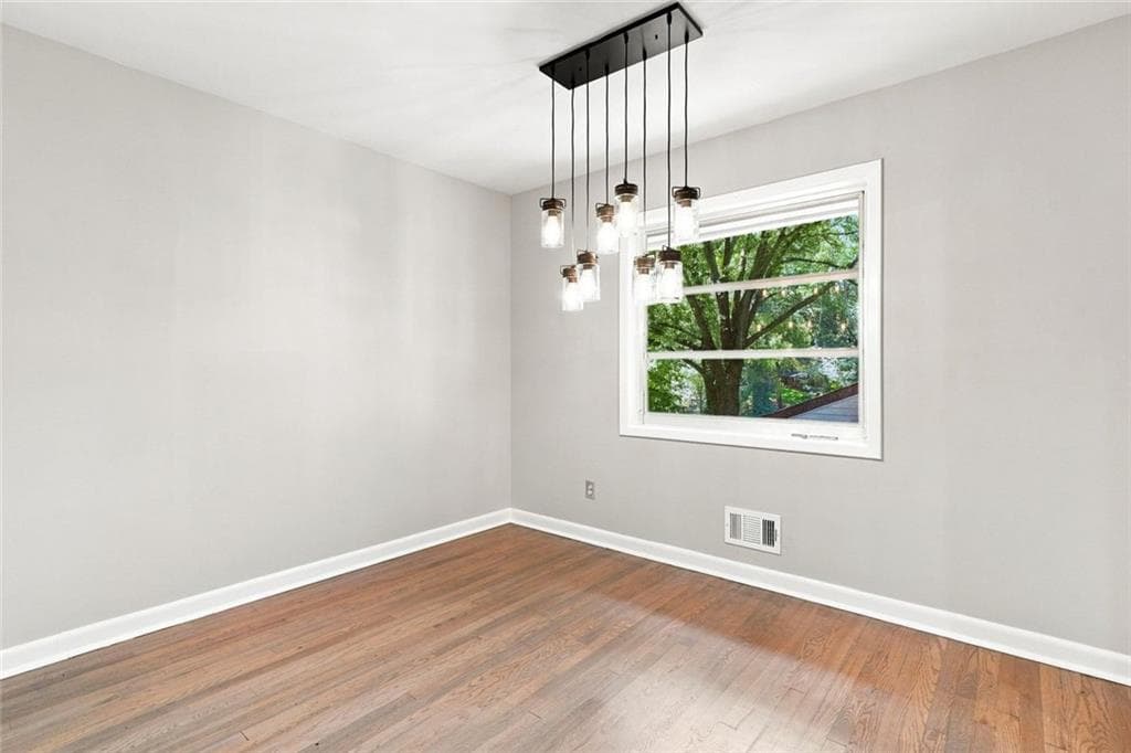 3 bedroom, 2 bathroom, 1,290 sq ft single family residence under contract at 128 Dickson Court, Marietta, GA 30066 — photo 9