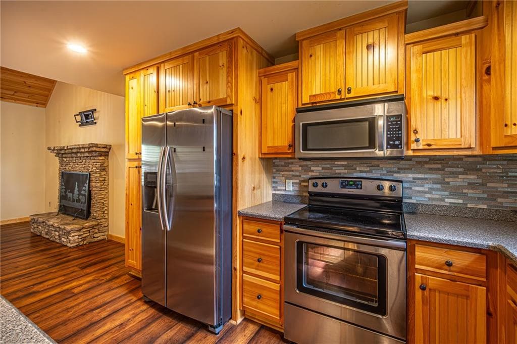 3 bedroom, 4 bathroom, 2,102 sq ft single family residence under contract at 259 Misty Hollow Drive, Dahlonega, GA 30533 — photo 6