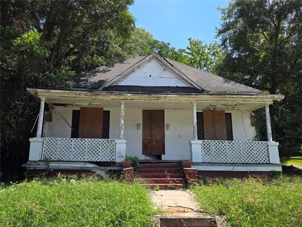 3 bedroom, 1 bathroom, 1,206 sq ft single family residence for sale at 736 Peachtree Street, Macon, GA 31217