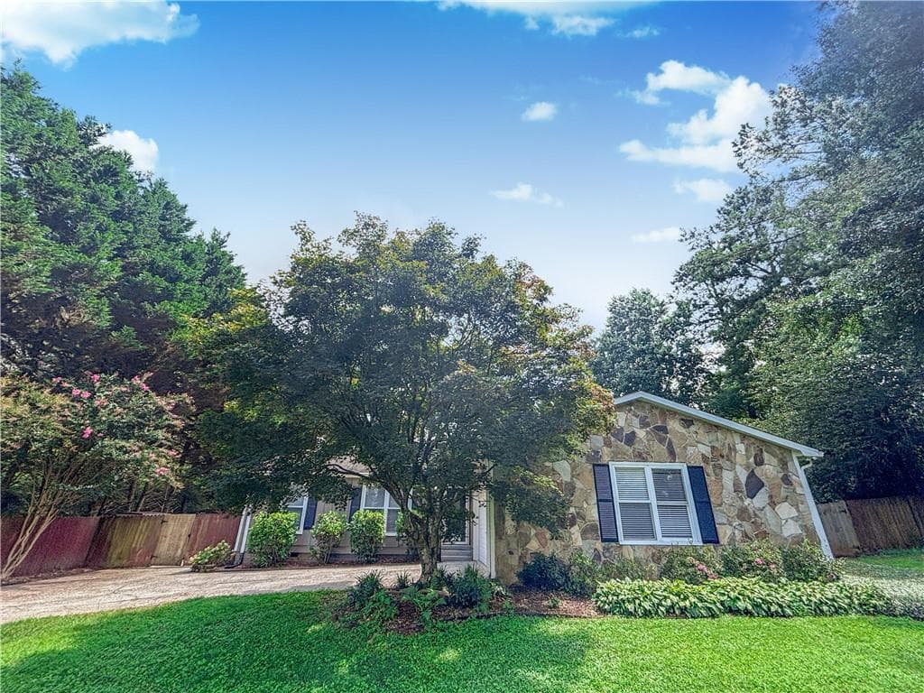 3 bedroom, 2 bathroom, 1,590 sq ft single family residence for rent at 1552 Blackwell Road, Marietta, GA 30066 for $2,250 a month — photo 1 of 25