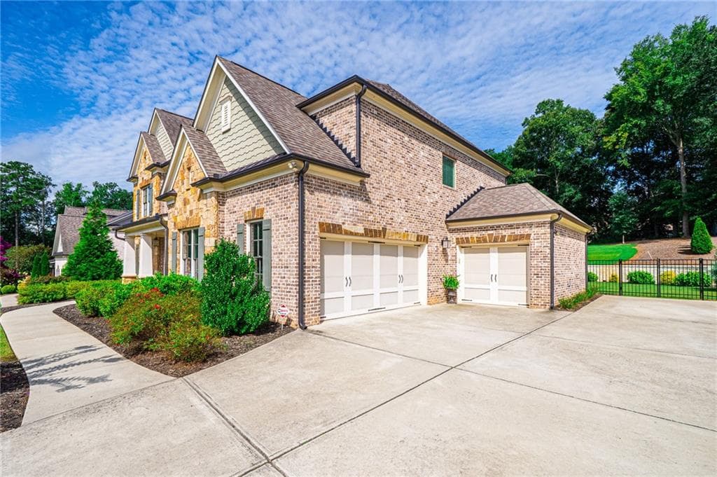 5 bedroom, 4 bathroom, 4,383 sq ft single family residence for sale at 2440 Sunflower Drive, Hoschton, GA 30548 — photo 2
