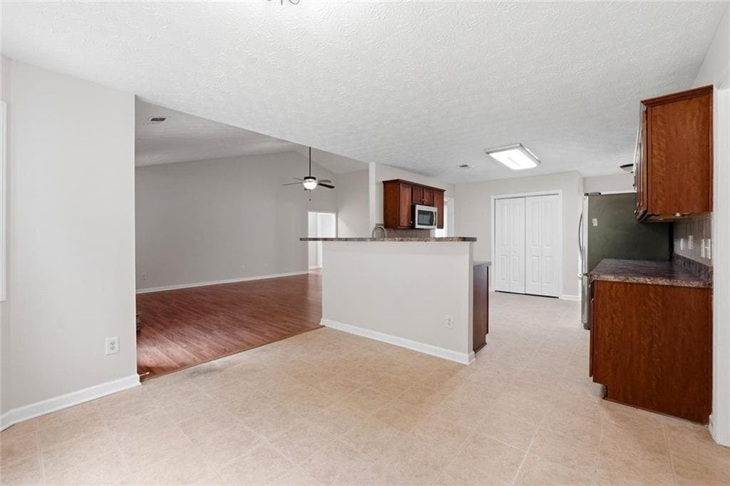 3 bedroom, 2 bathroom, 2,092 sq ft single family residence under contract at 131 Elk Drive, Temple, GA 30179 — photo 6