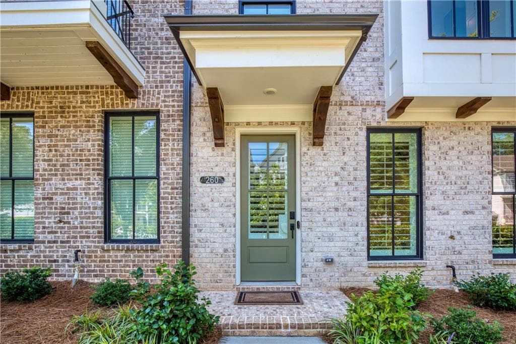 3 bedroom, 4 bathroom, 2,105 sq ft townhouse for sale at 260 Briscoe Way, Alpharetta, GA 30009 — photo 4