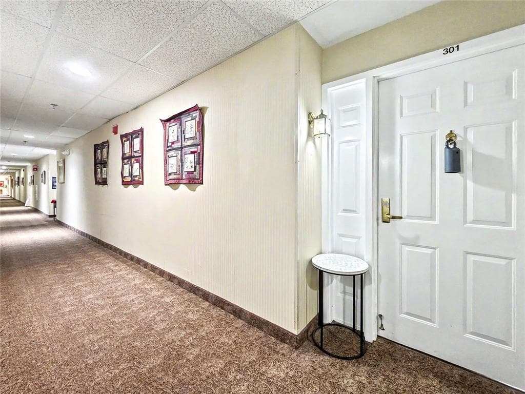 1 bedroom, 1 bathroom, 800 sq ft condominium for sale at 1800 Clairmont Lake 301, Decatur, GA 30033 — photo 5