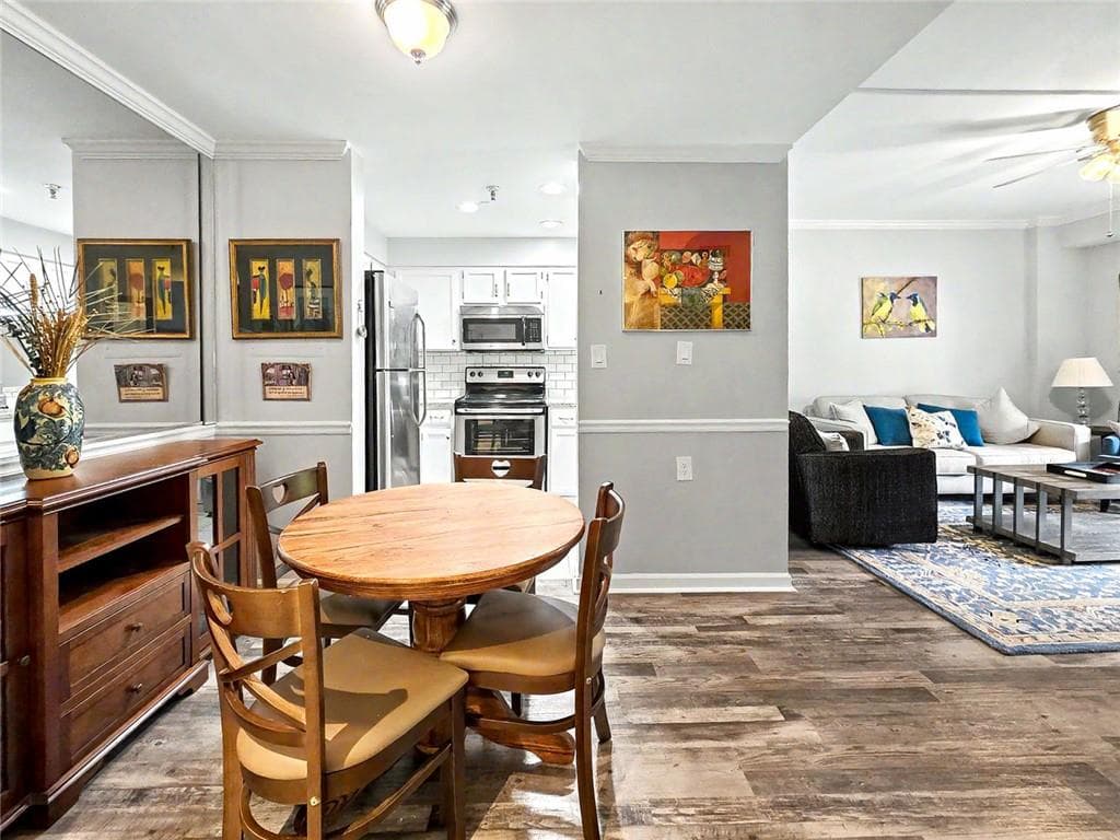 1 bedroom, 1 bathroom, 800 sq ft condominium for sale at 1800 Clairmont Lake 301, Decatur, GA 30033 — photo 6