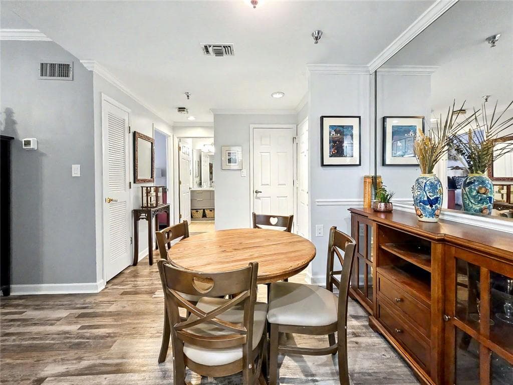 1 bedroom, 1 bathroom, 800 sq ft condominium for sale at 1800 Clairmont Lake 301, Decatur, GA 30033 — photo 7