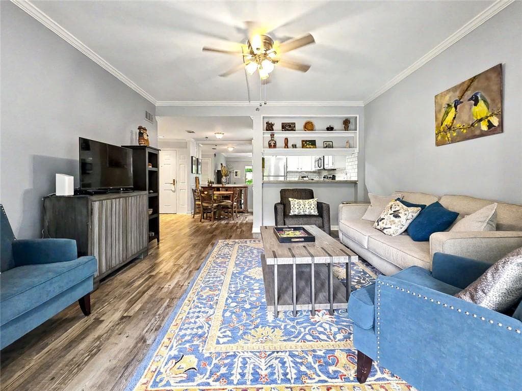 1 bedroom, 1 bathroom, 800 sq ft condominium for sale at 1800 Clairmont Lake 301, Decatur, GA 30033 — photo 8
