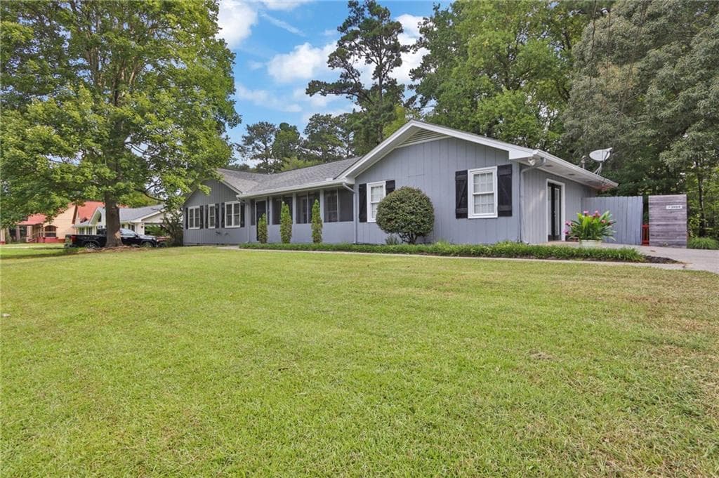 3 bedroom, 2 bathroom, 2,036 sq ft single family residence for sale at 2666 Abilene Trail, Snellville, GA 30078 — photo 1 of 29