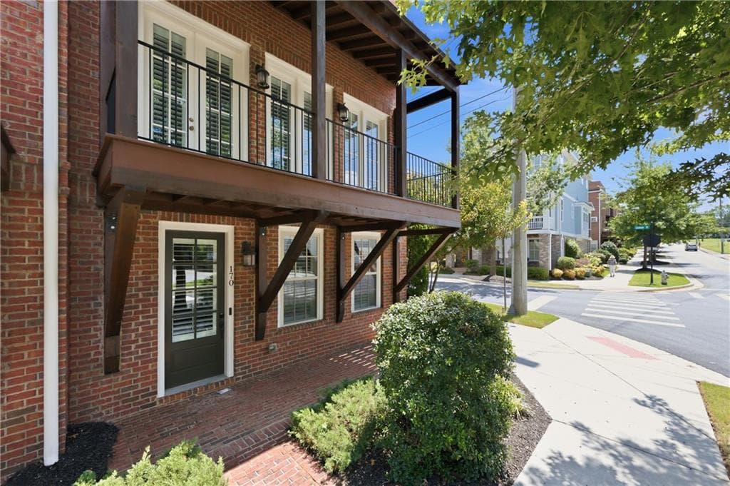 3 bedroom, 5 bathroom, 3,236 sq ft townhouse for sale at 170 Cole Street 3, Marietta, GA 30060
