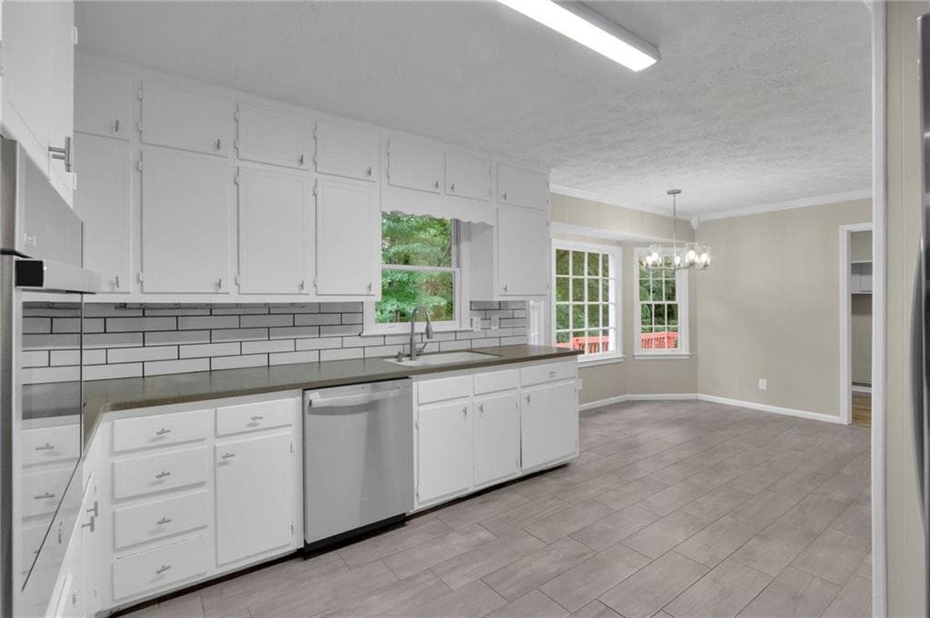 3 bedroom, 2 bathroom, 2,036 sq ft single family residence for sale at 2666 Abilene Trail, Snellville, GA 30078 — photo 3