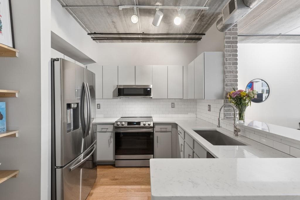 1 bedroom, 1 bathroom, 1,094 sq ft condominium for sale at 800 Peachtree Street 1110, Atlanta, GA 30308 — photo 3