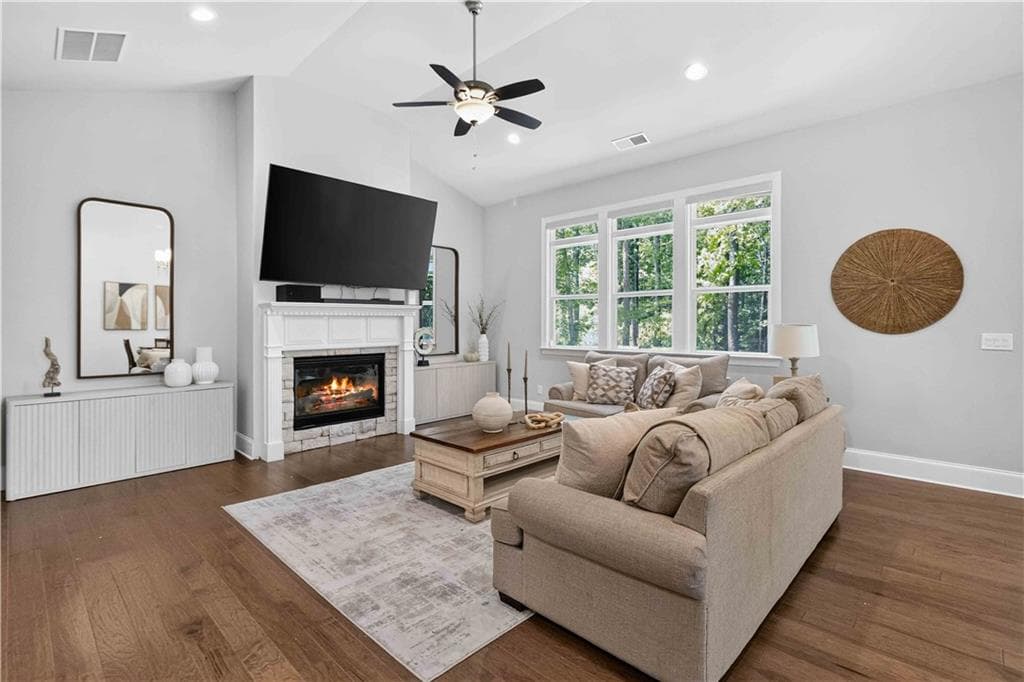 6 bedroom, 4 bathroom, 4,047 sq ft single family residence for sale at 2183 Calverton Lane, Atlanta, GA 30331 — photo 2