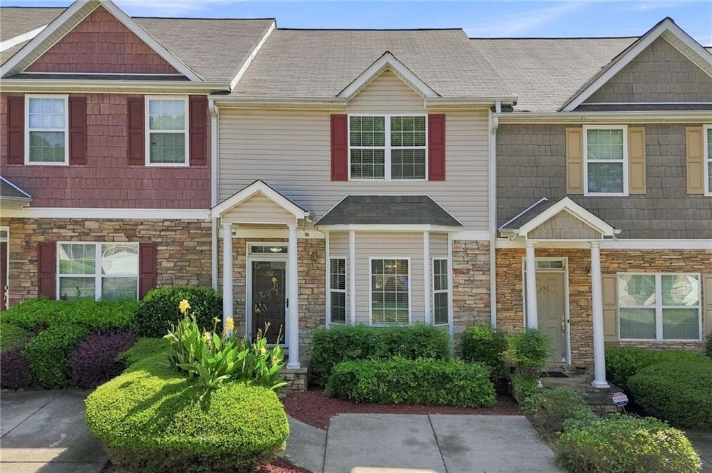 3 bedroom, 4 bathroom, 2,000 sq ft townhouse for sale at 251 Derby Court, Acworth, GA 30102