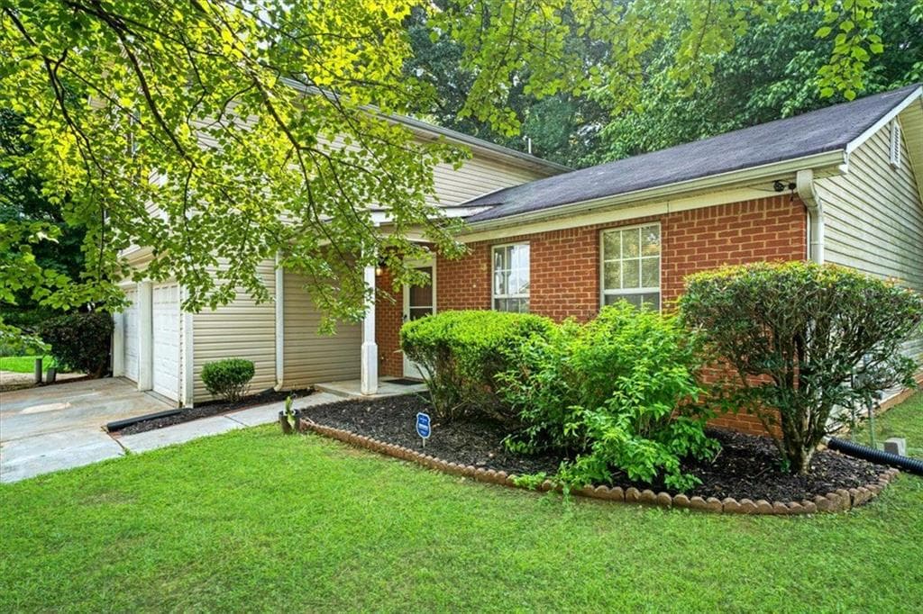 3 bedroom, 3 bathroom, 2,133 sq ft single family residence for sale at 1950 Oak Terrace Drive, Atlanta, GA 30316 — photo 3