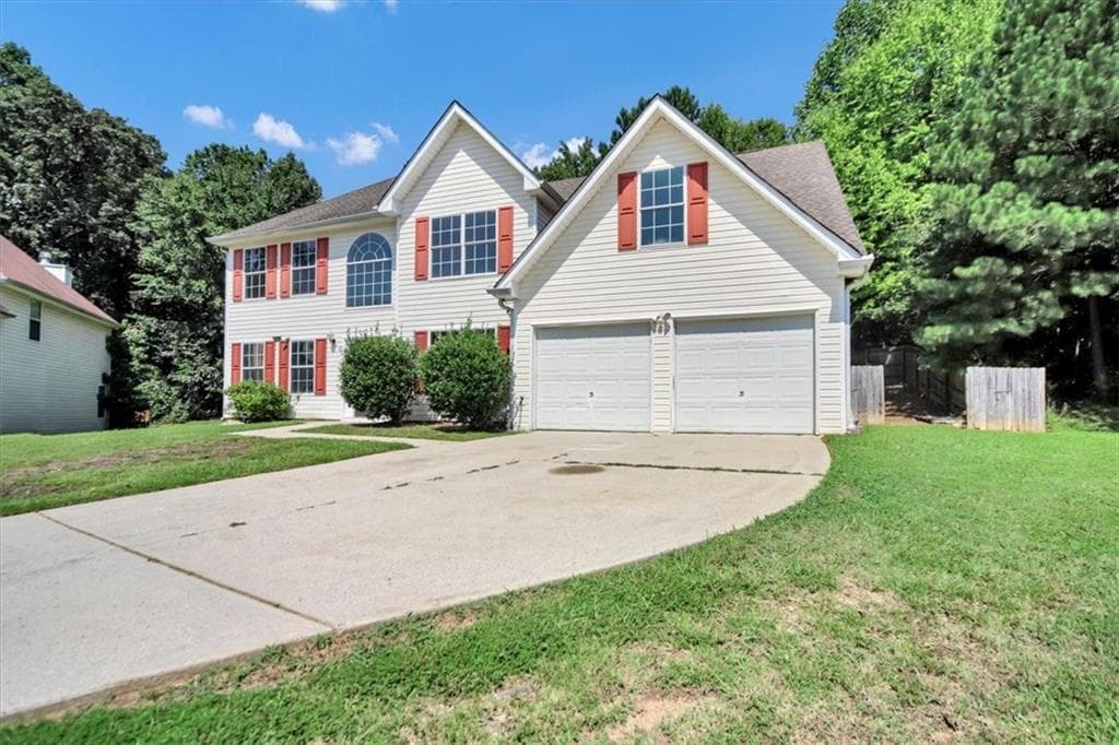 5 bedroom, 3 bathroom, 2,986 sq ft single family residence under contract at 7354 Petunia Drive, Riverdale, GA 30296 — photo 2
