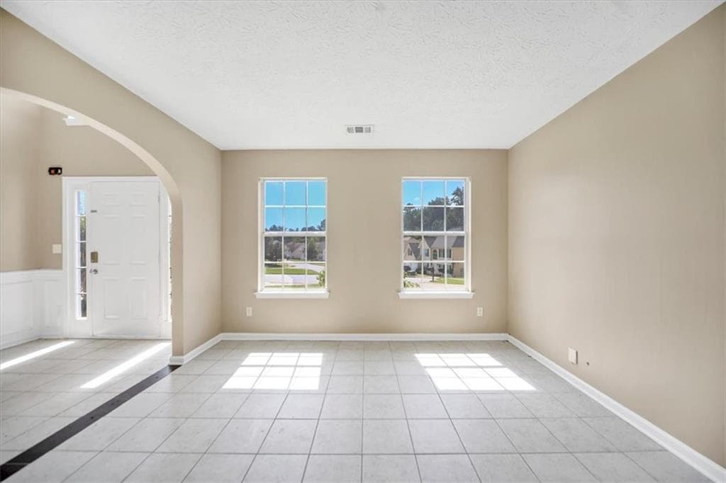 5 bedroom, 3 bathroom, 2,986 sq ft single family residence under contract at 7354 Petunia Drive, Riverdale, GA 30296 — photo 7