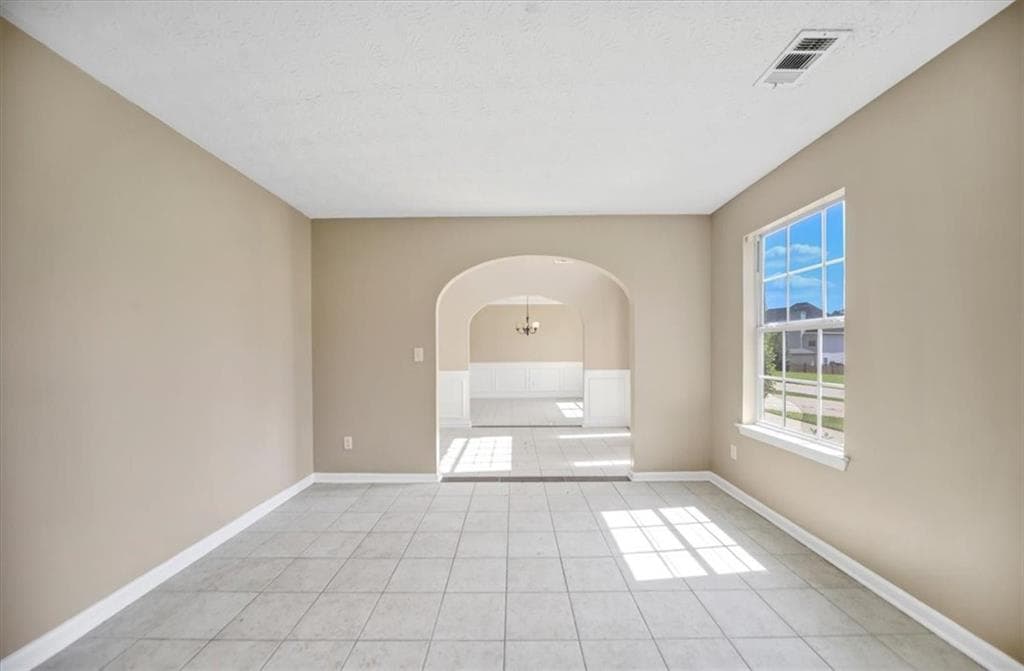 5 bedroom, 3 bathroom, 2,986 sq ft single family residence under contract at 7354 Petunia Drive, Riverdale, GA 30296 — photo 8