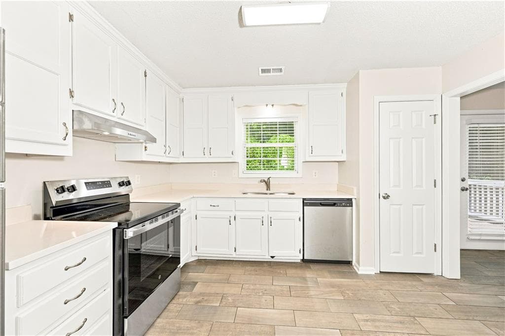 4 bedroom, 3 bathroom, 1,926 sq ft single family residence for sale at 2950 Williams Farm Drive, Dacula, GA 30019 — photo 7