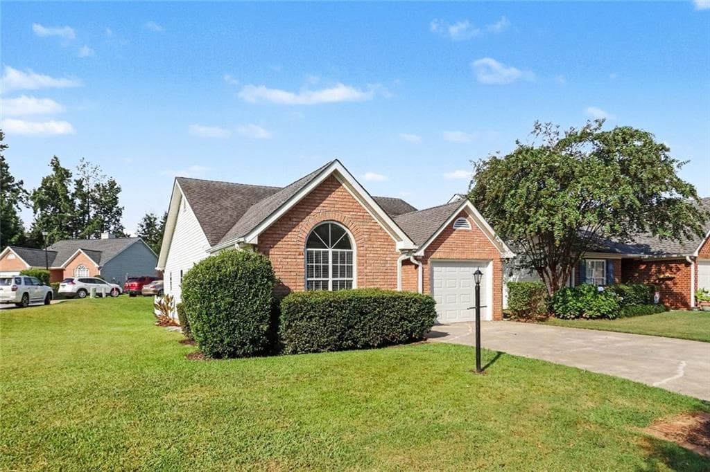 2 bedroom, 2 bathroom, 1,422 sq ft single family residence under contract at 37 Greentree Drive, Newnan, GA 30265 — photo 4
