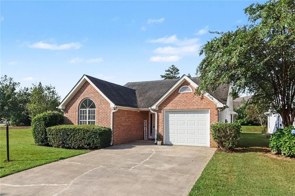 2 bedroom, 2 bathroom, 1,422 sq ft single family residence under contract at 37 Greentree Drive, Newnan, GA 30265 — photo 6