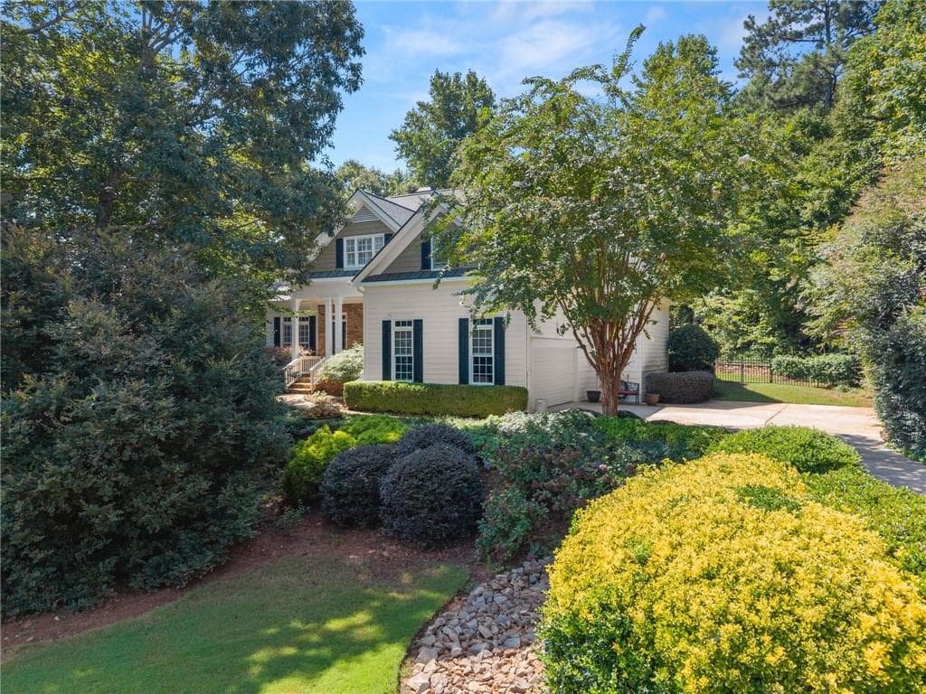 4 bedroom, 3 bathroom, 3,062 sq ft single family residence for sale at 4614 Chartwell Chase Court, Flowery Branch, GA 30542 — photo 2
