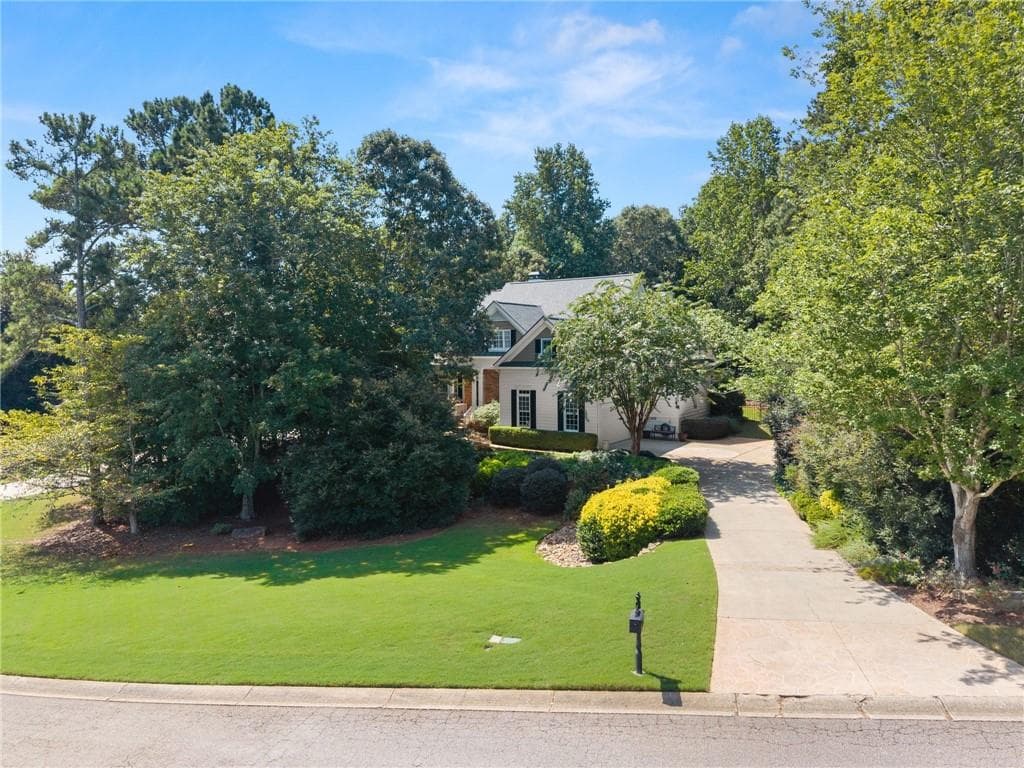 4 bedroom, 3 bathroom, 3,062 sq ft single family residence for sale at 4614 Chartwell Chase Court, Flowery Branch, GA 30542 — photo 4