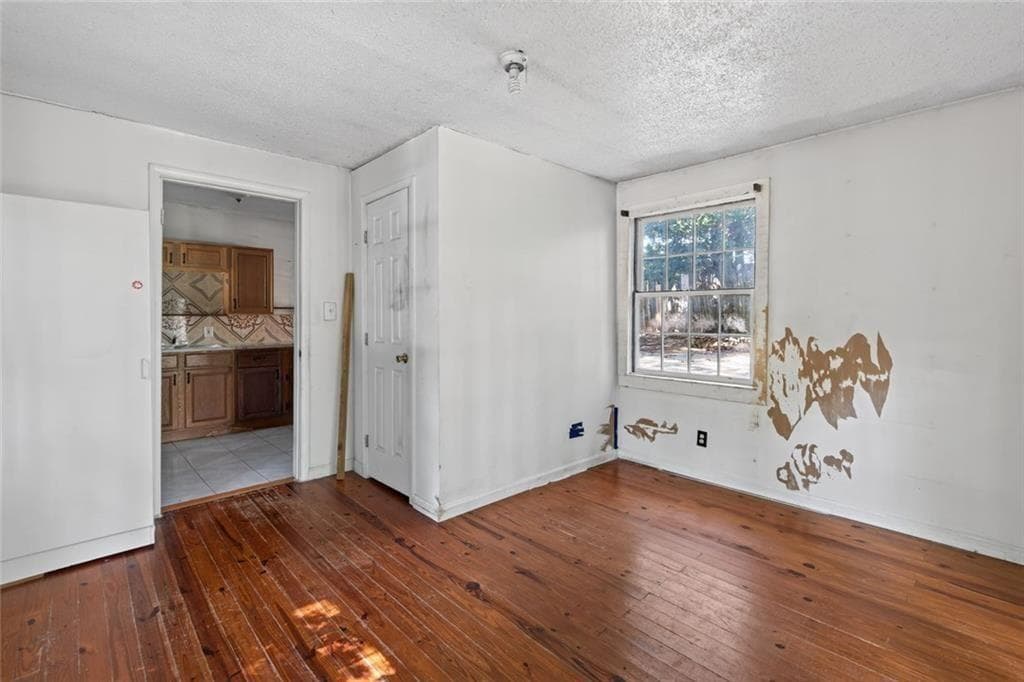 4 bedroom, 3 bathroom, 2,637 sq ft single family residence for sale at 1885 Connally Drive, Atlanta, GA 30344 — photo 10