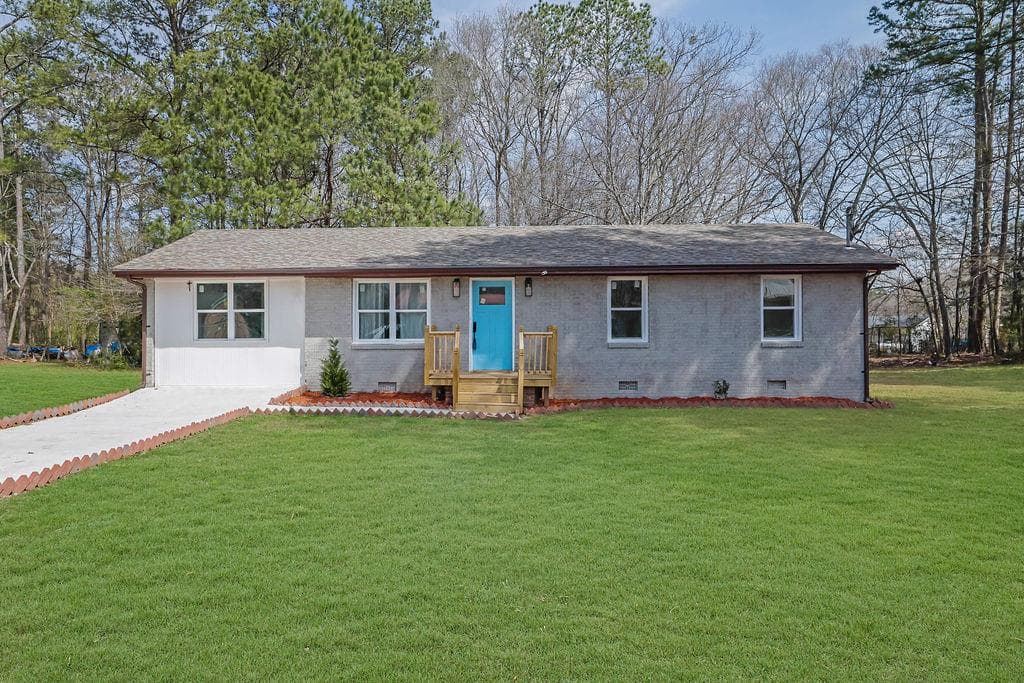 4 bedroom, 2 bathroom, 1,300 sq ft single family residence for sale at 2030 Euclid Street, Statham, GA 30666 — photo 2