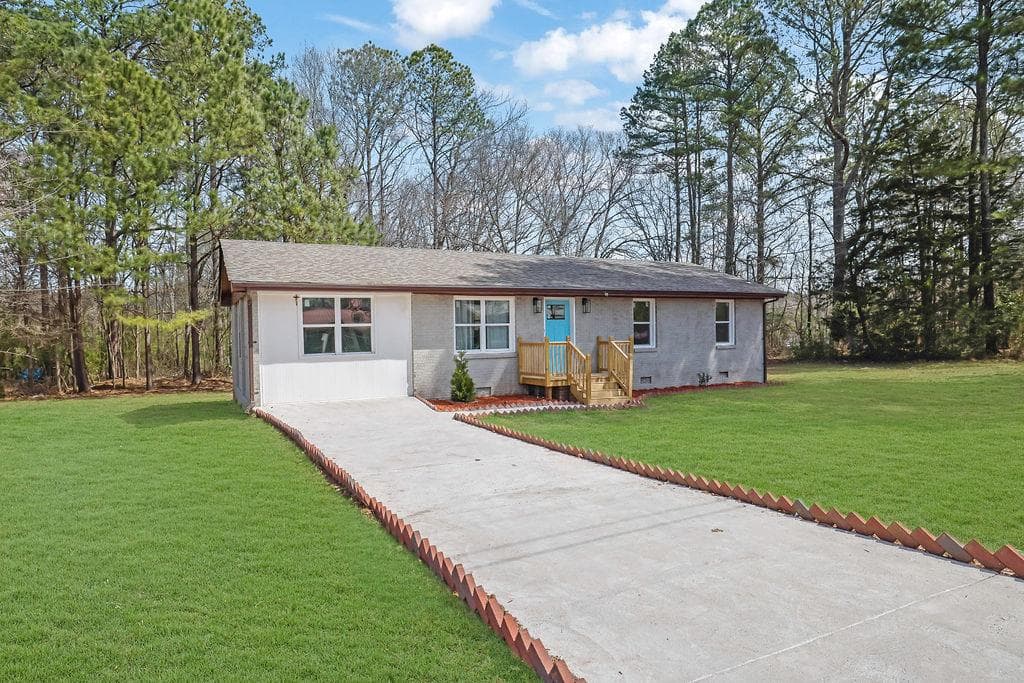 4 bedroom, 2 bathroom, 1,300 sq ft single family residence for sale at 2030 Euclid Street, Statham, GA 30666 — photo 3