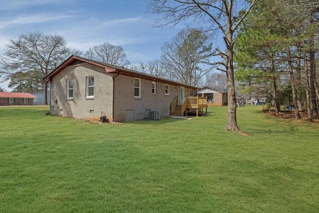 4 bedroom, 2 bathroom, 1,300 sq ft single family residence for sale at 2030 Euclid Street, Statham, GA 30666 — photo 5