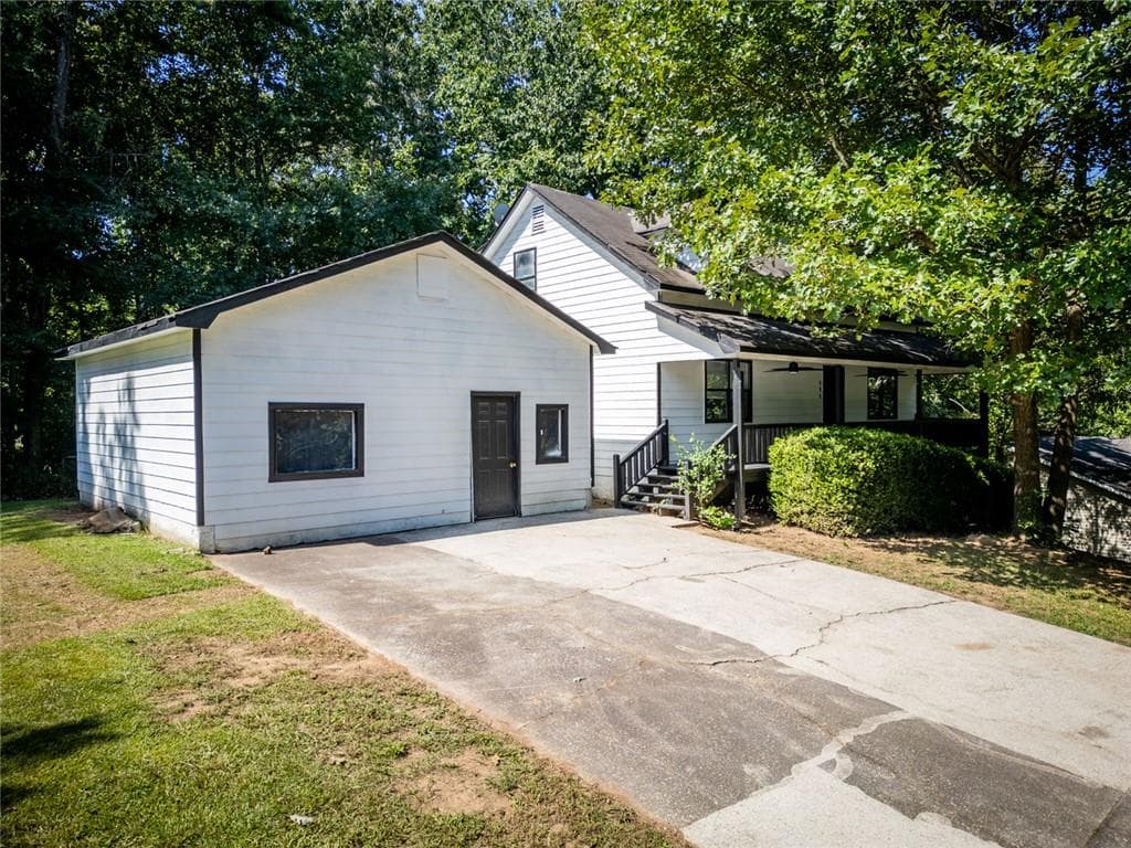 4 bedroom, 2 bathroom, 1,320 sq ft single family residence for sale at 615 Brooks St Street, Dallas, GA 30157 — photo 2