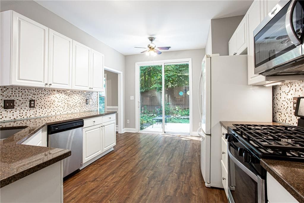 4 bedroom, 3 bathroom, 2,287 sq ft single family residence for sale at 539 Mirramont Place, Woodstock, GA 30189 — photo 10