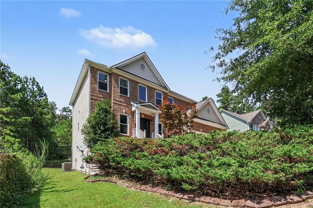 4 bedroom, 3 bathroom, 2,954 sq ft single family residence for sale at 2890 Maple Springs Court, Marietta, GA 30064 — photo 2