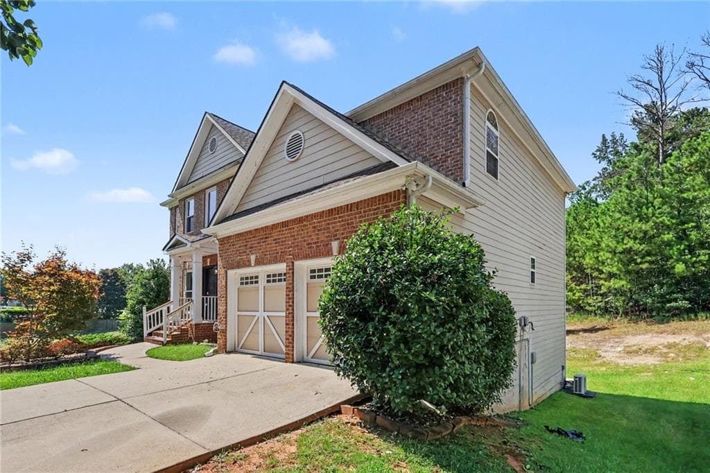 4 bedroom, 3 bathroom, 2,954 sq ft single family residence for sale at 2890 Maple Springs Court, Marietta, GA 30064 — photo 3