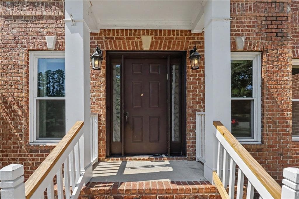 4 bedroom, 3 bathroom, 2,954 sq ft single family residence for sale at 2890 Maple Springs Court, Marietta, GA 30064 — photo 4