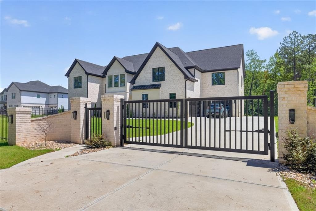 6 bedroom, 6 bathroom, 8,424 sq ft single family residence for sale at 1255 Em Croy Road, Buford, GA 30518 — photo 3