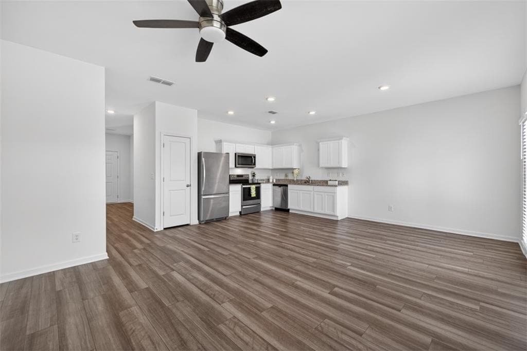 3 bedroom, 3 bathroom, 1,440 sq ft townhouse for sale at 64 Thetford Way, Winder, GA 30680 — photo 5
