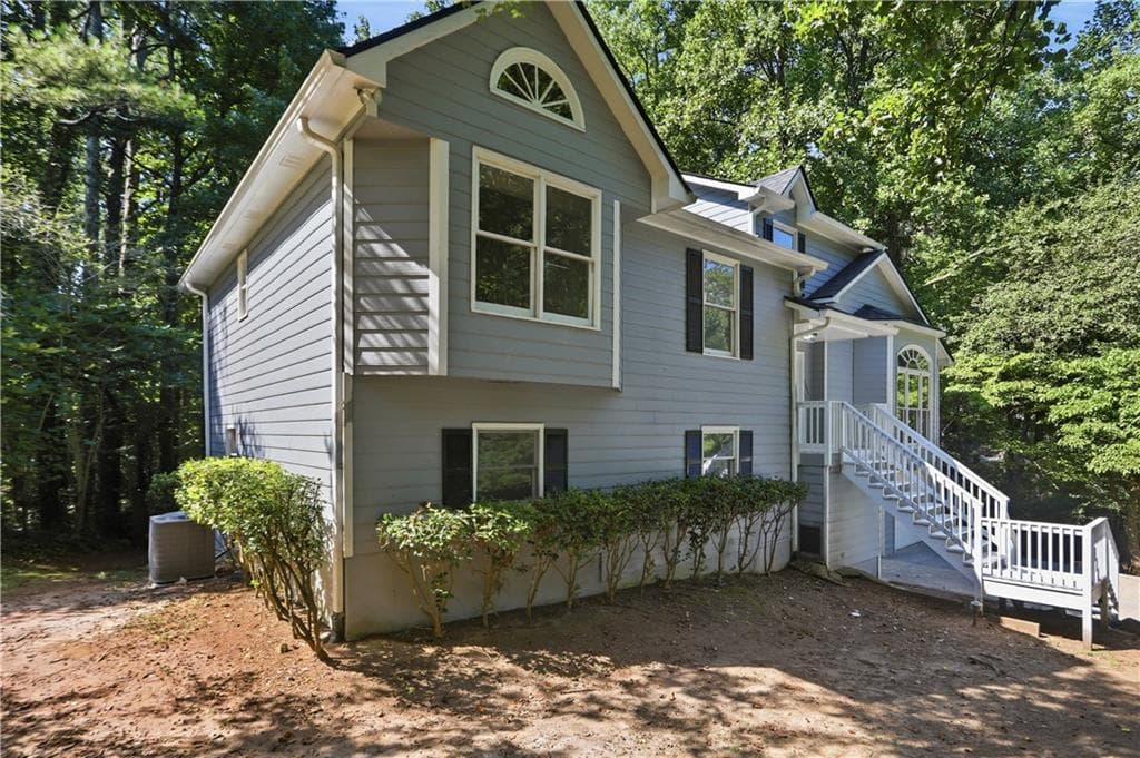 5 bedroom, 3 bathroom, 2,834 sq ft single family residence for sale at 3580 Downing Street, Marietta, GA 30066 — photo 2
