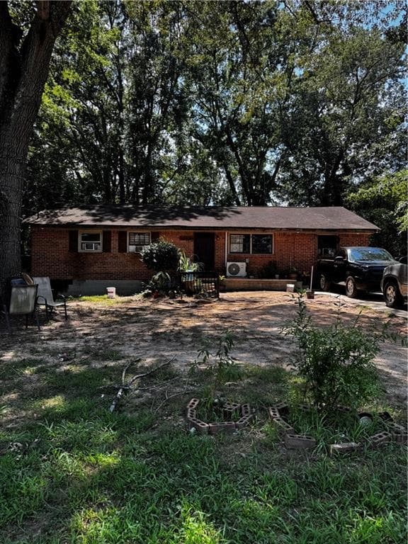 4 bedroom, 1 bathroom, 1,326 sq ft single family residence for sale at 301 Essex Drive, Jonesboro, GA 30238 — photo 2